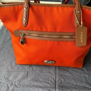 COACH beautiful women's bag!